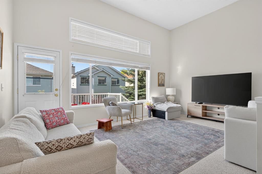 121 Rocky Ridge Court NW, Calgary — photo 4 of 30