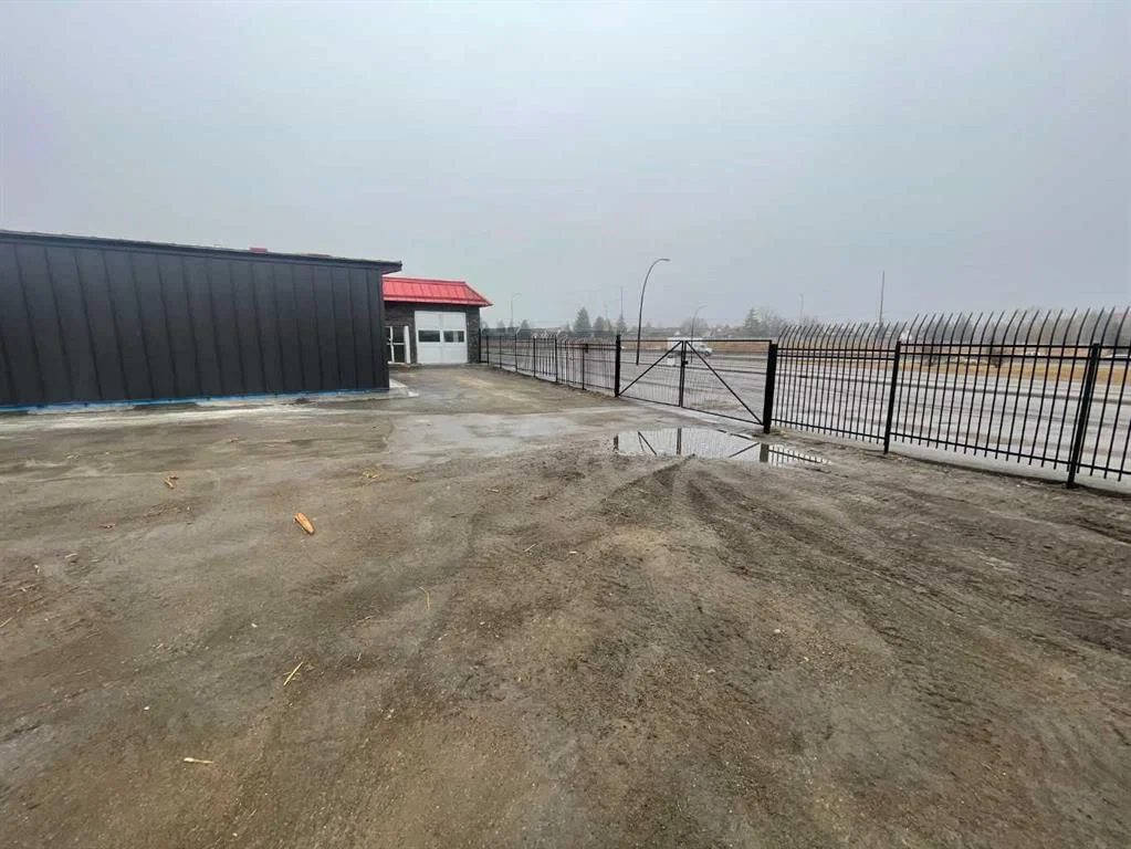 1310 Meridian Road NE, Calgary — photo 5 of 13