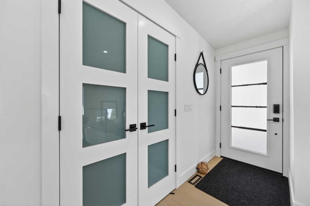 268 Silver Brook Way NW, Calgary — photo 3 of 49