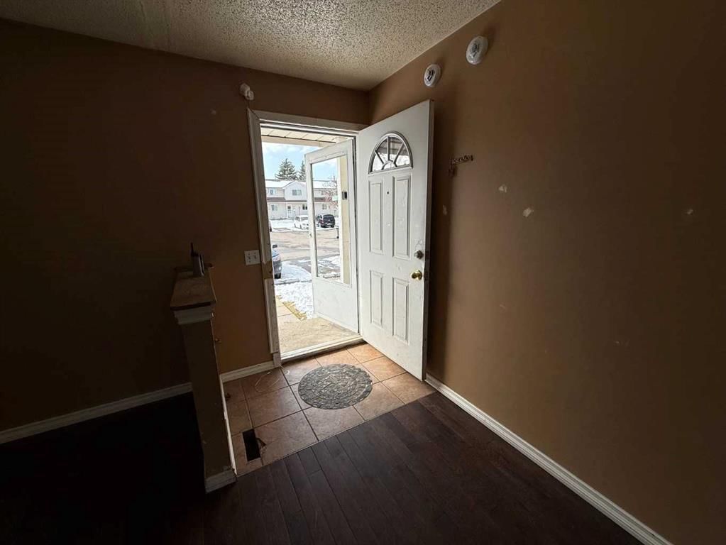93, 1555 Falconridge Drive, Calgary — photo 2 of 40