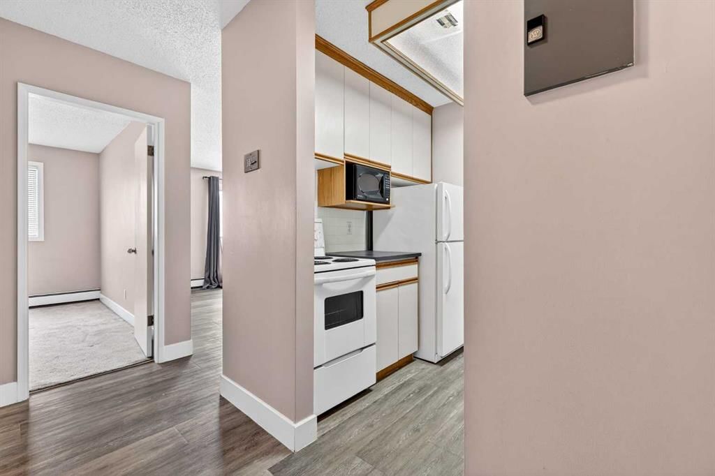402, 635 56 Avenue SW, Calgary — photo 3 of 37