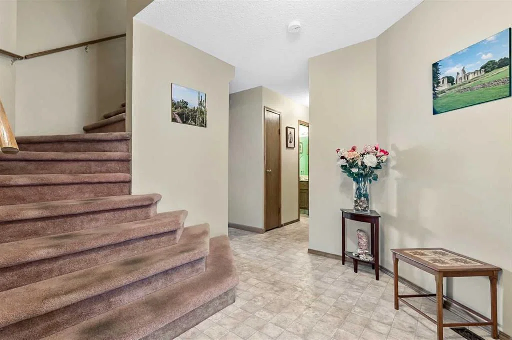 124 Catalina Place NE, Calgary — photo 4 of 26