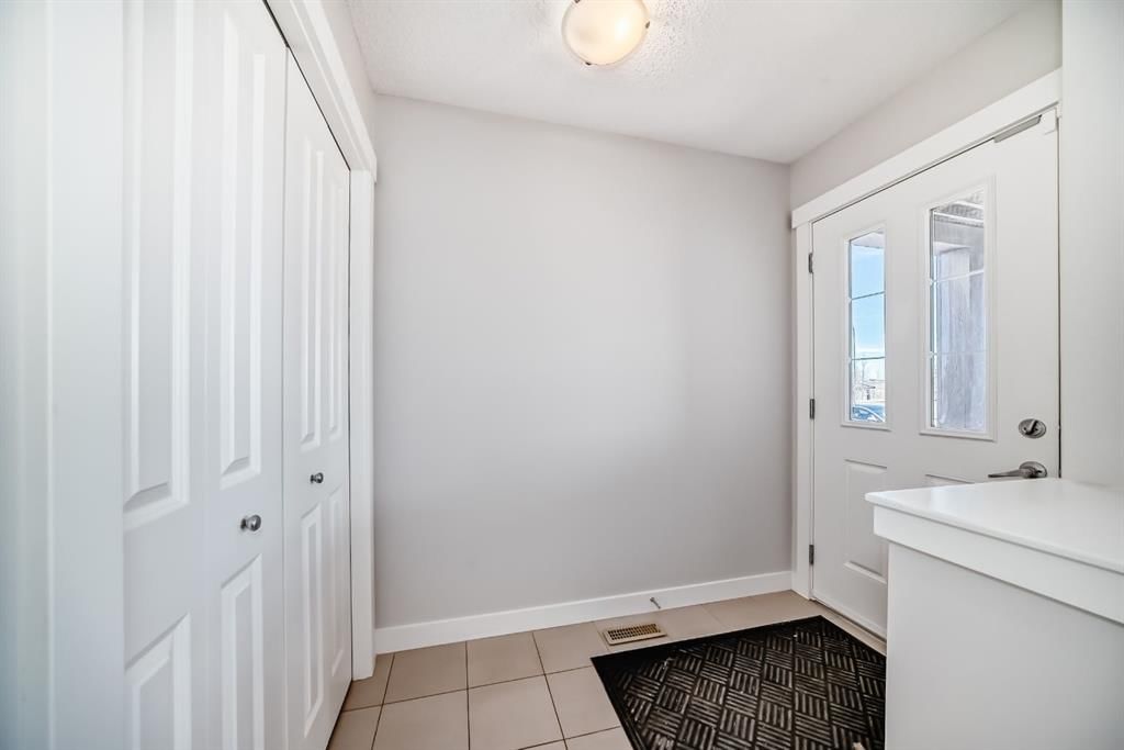 9 Panton View NW, Calgary — photo 2 of 28