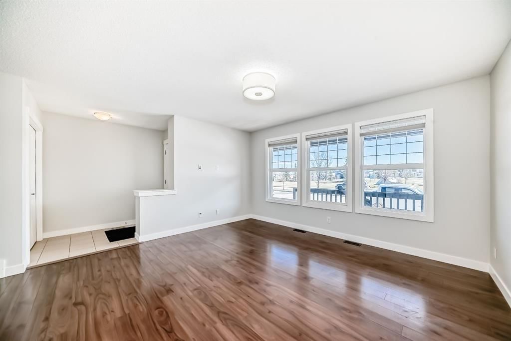 9 Panton View NW, Calgary — photo 3 of 28
