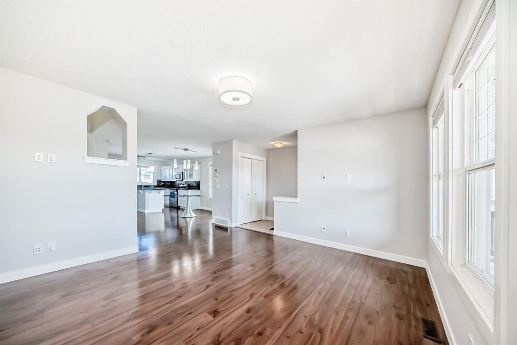 9 Panton View NW, Calgary — photo 4 of 28