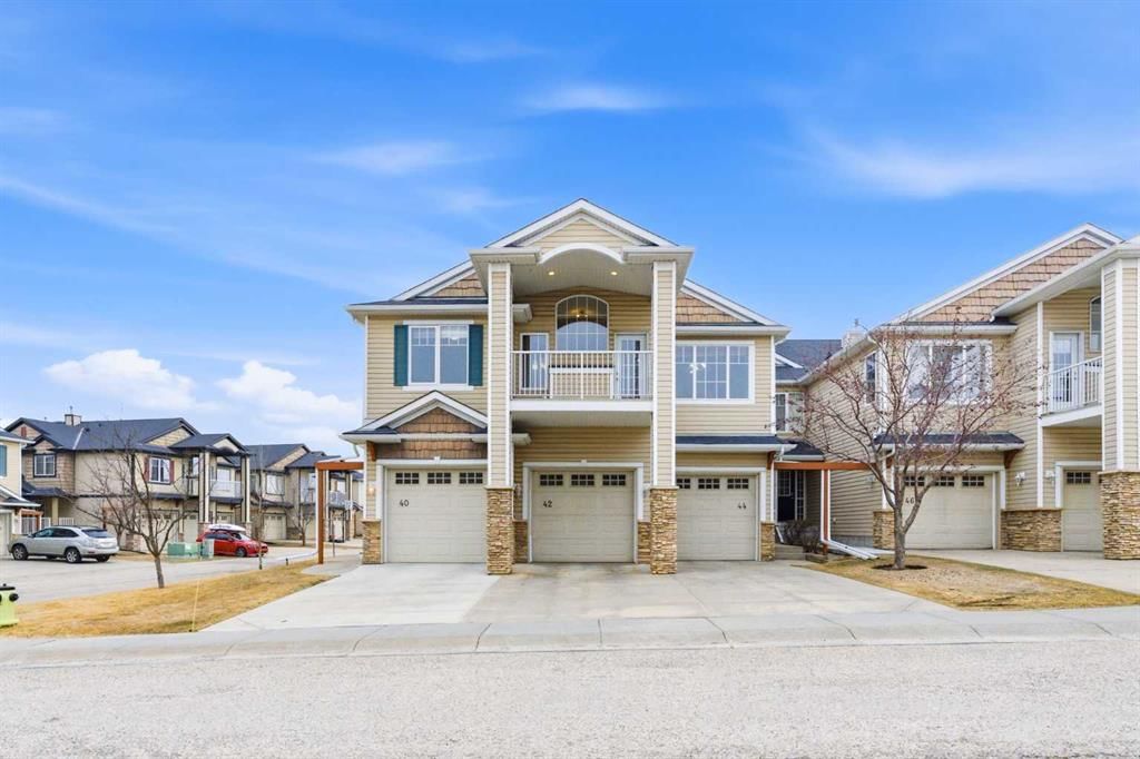 40 Royal Birch Mount NW, Calgary — main listing photo