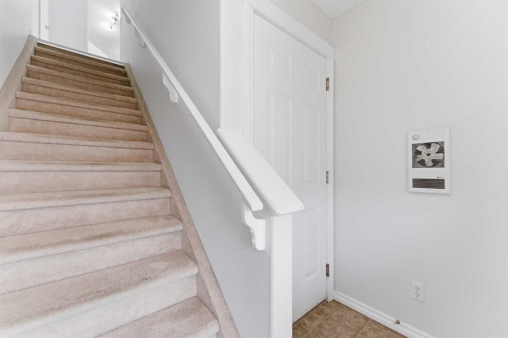 40 Royal Birch Mount NW, Calgary — photo 5 of 40