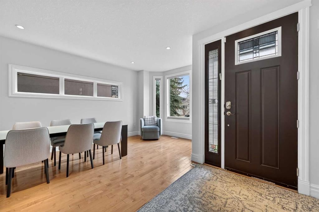 1924 48 Avenue SW, Calgary — photo 4 of 42