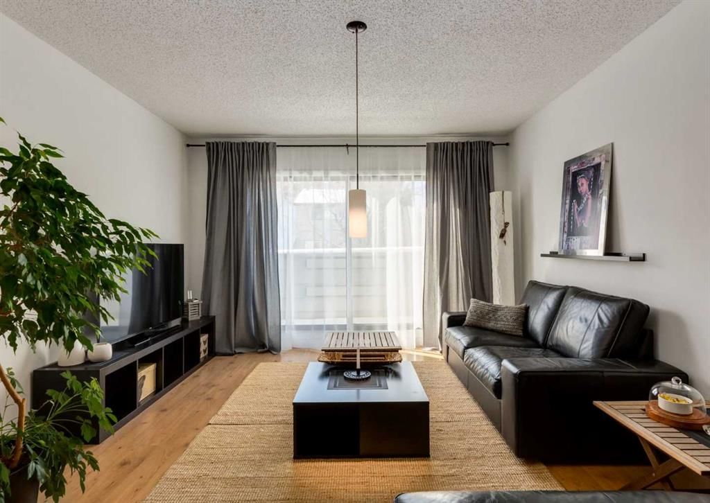 25, 3302 50 Street NW, Calgary — photo 3 of 33