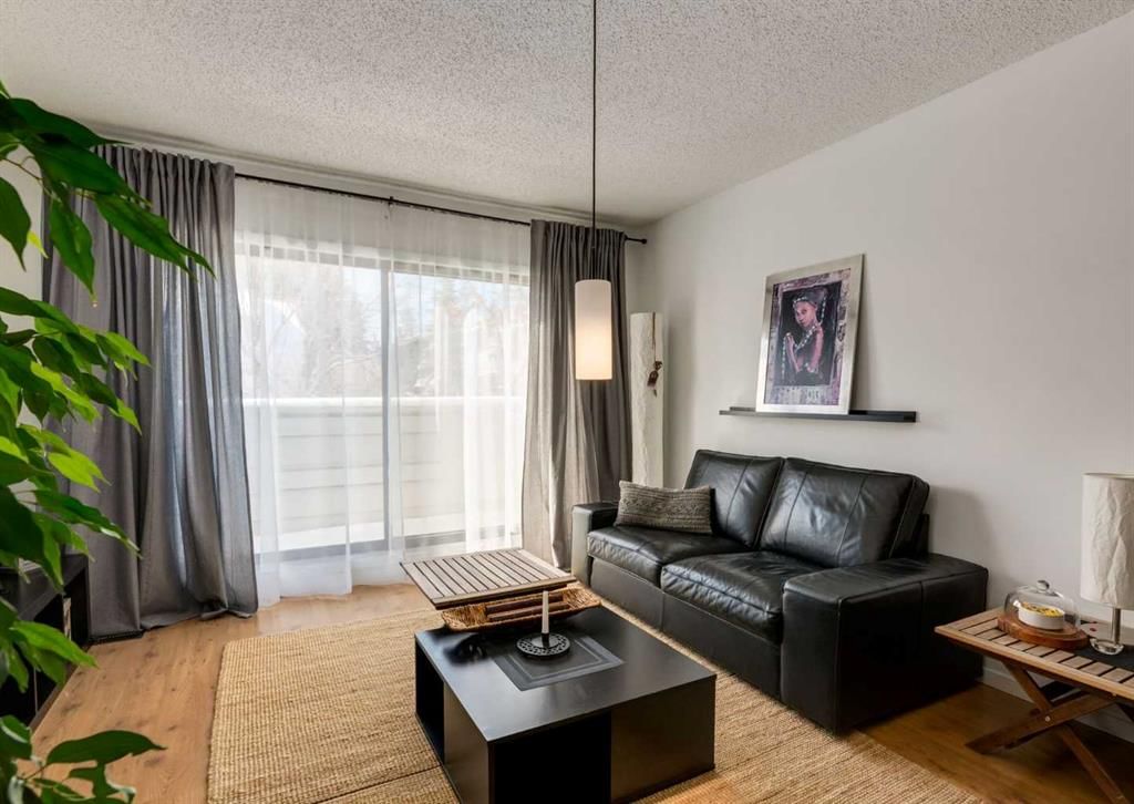 25, 3302 50 Street NW, Calgary — photo 4 of 33