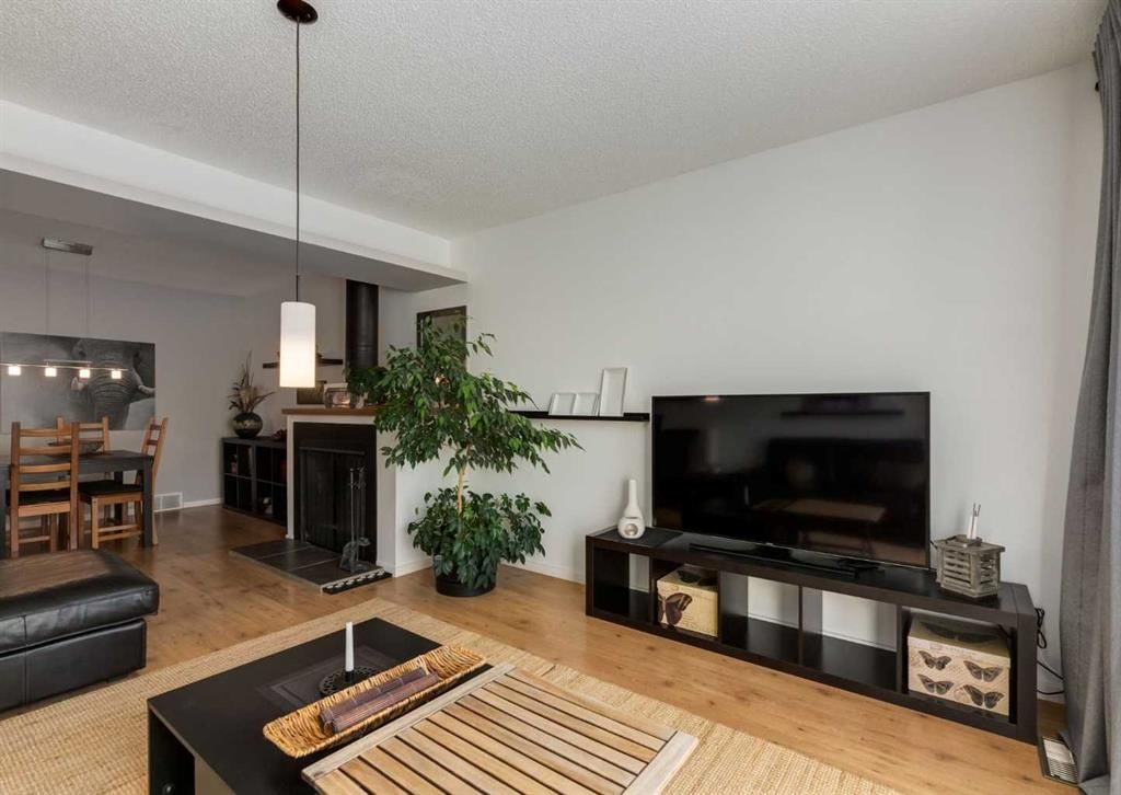 25, 3302 50 Street NW, Calgary — photo 5 of 33