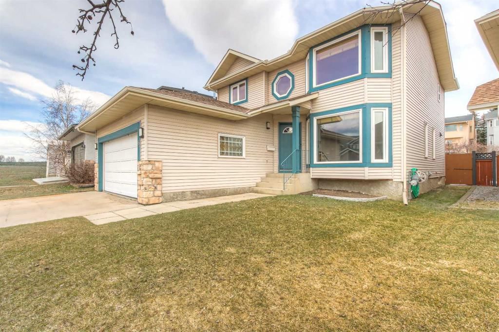 64 Hawkdale Close NW, Calgary — photo 2 of 50