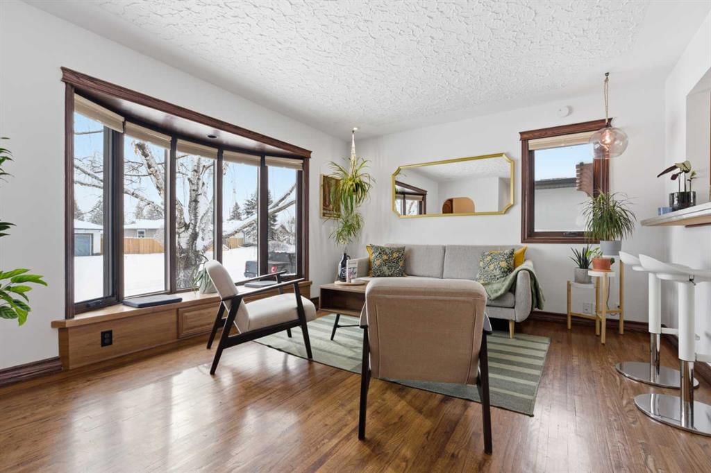 1907 Kelwood Drive SW, Calgary — photo 4 of 50