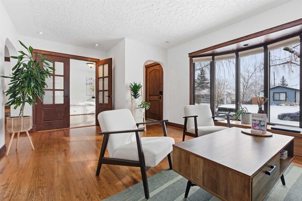 1907 Kelwood Drive SW, Calgary — photo 5 of 50