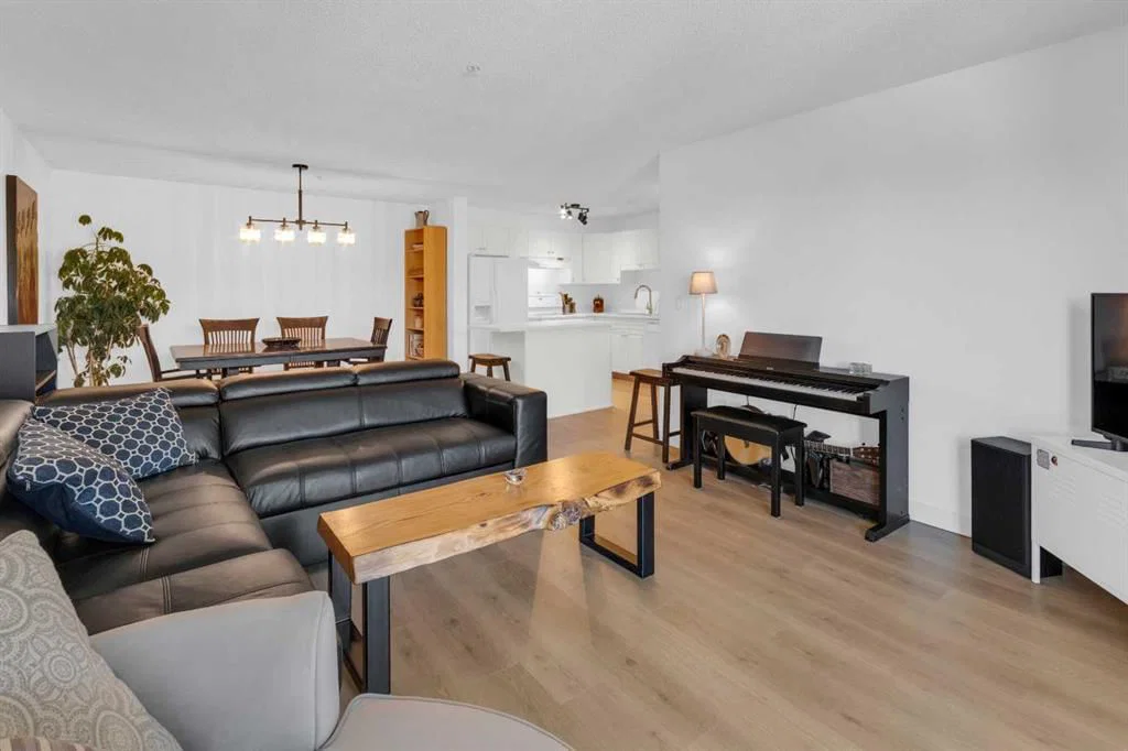 2212, Tuscarora Manor NW, Calgary — photo 5 of 35