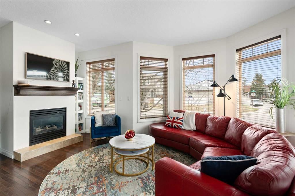 3410 25 Avenue SW, Calgary — photo 4 of 45