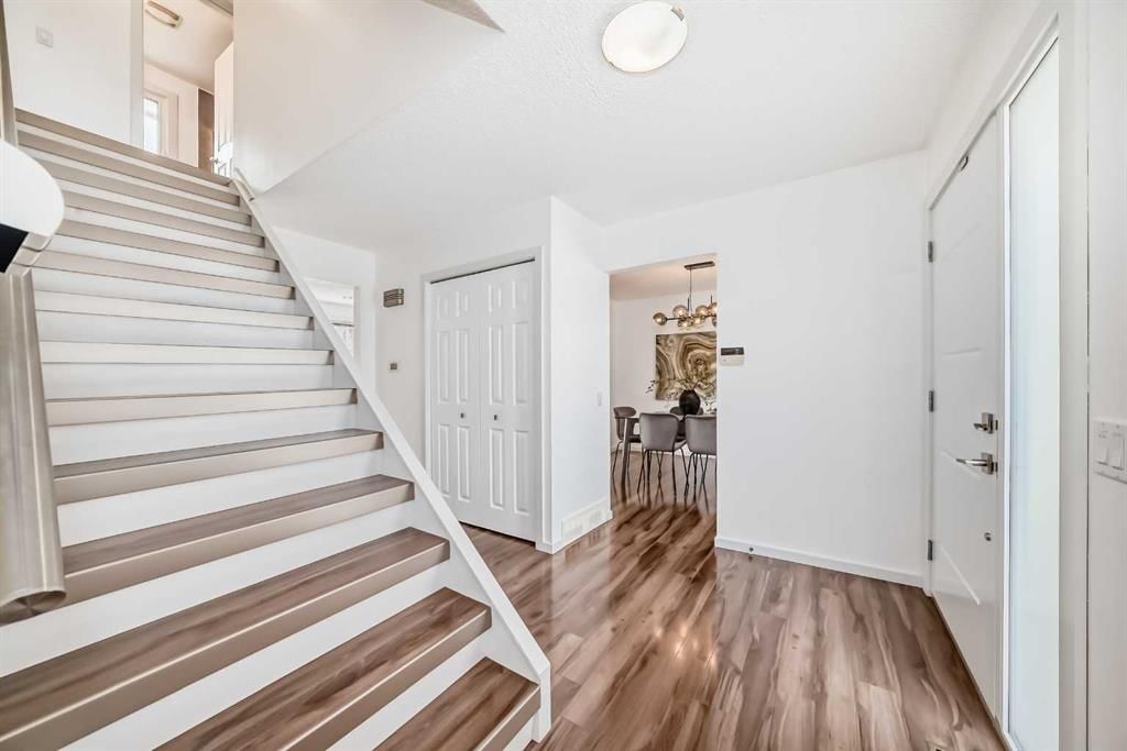 4836 Verona Drive NW, Calgary — photo 4 of 46