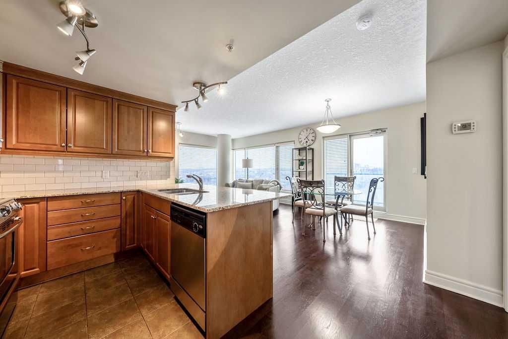 1203, 920 5 Avenue SW, Calgary — photo 3 of 31