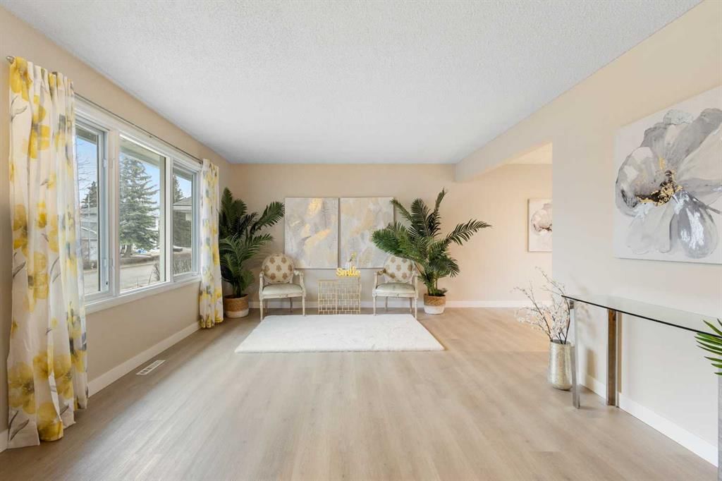 4823 Vanguard Road NW, Calgary — main listing photo