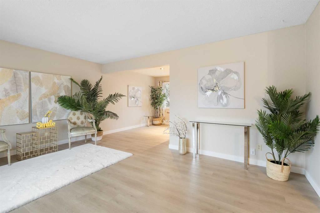 4823 Vanguard Road NW, Calgary — photo 3 of 37