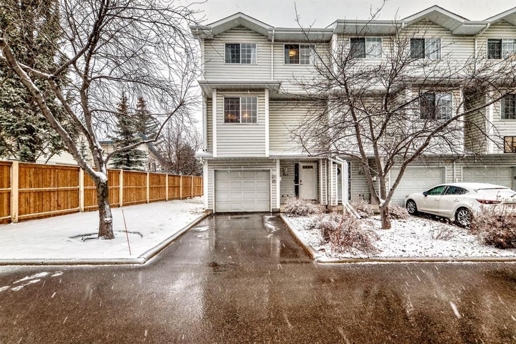 424 Hawkstone Manor NW, Calgary — main listing photo