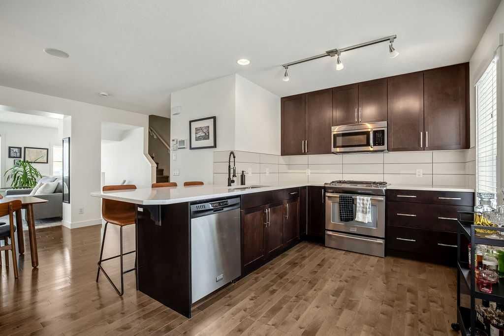 369 Mckenzie Towne Gate SE, Calgary — photo 5 of 24