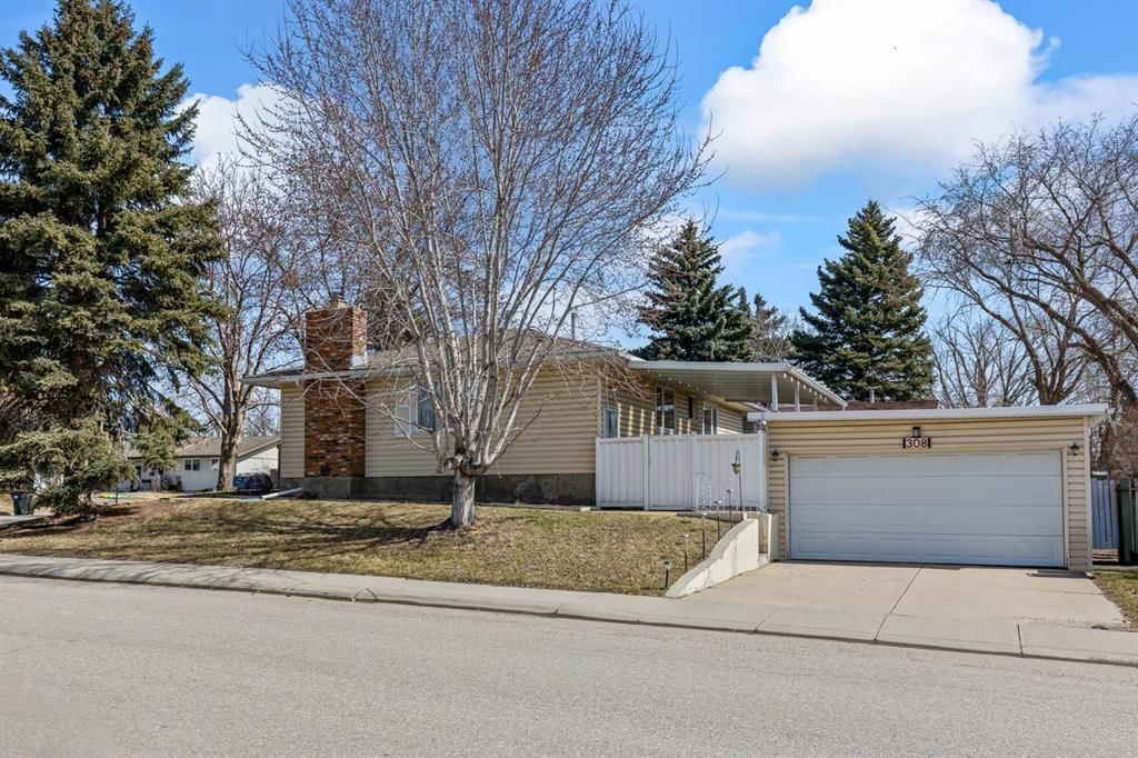 308 Lynnover Way SE, Calgary — main listing photo