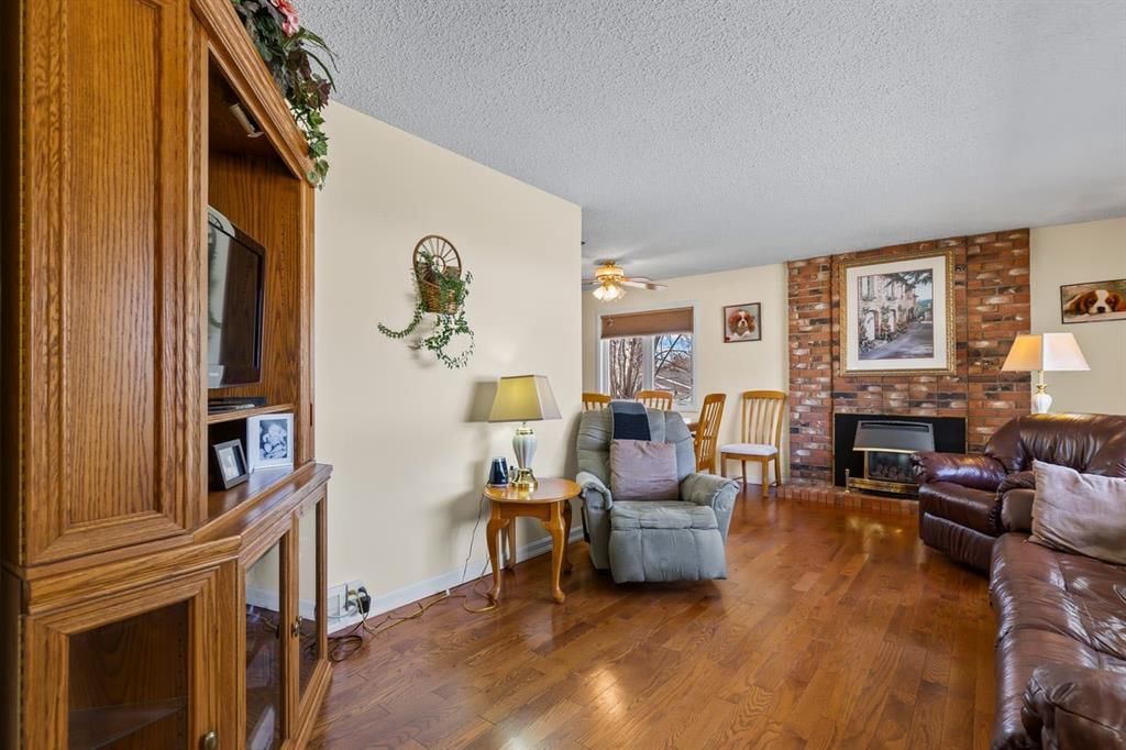 308 Lynnover Way SE, Calgary — photo 4 of 42