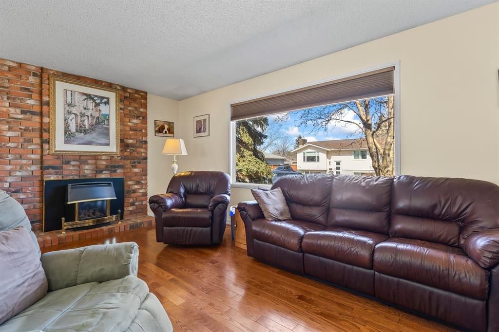 308 Lynnover Way SE, Calgary — photo 5 of 42