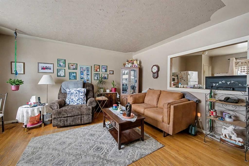 2428 46 Street SE, Calgary — photo 3 of 32