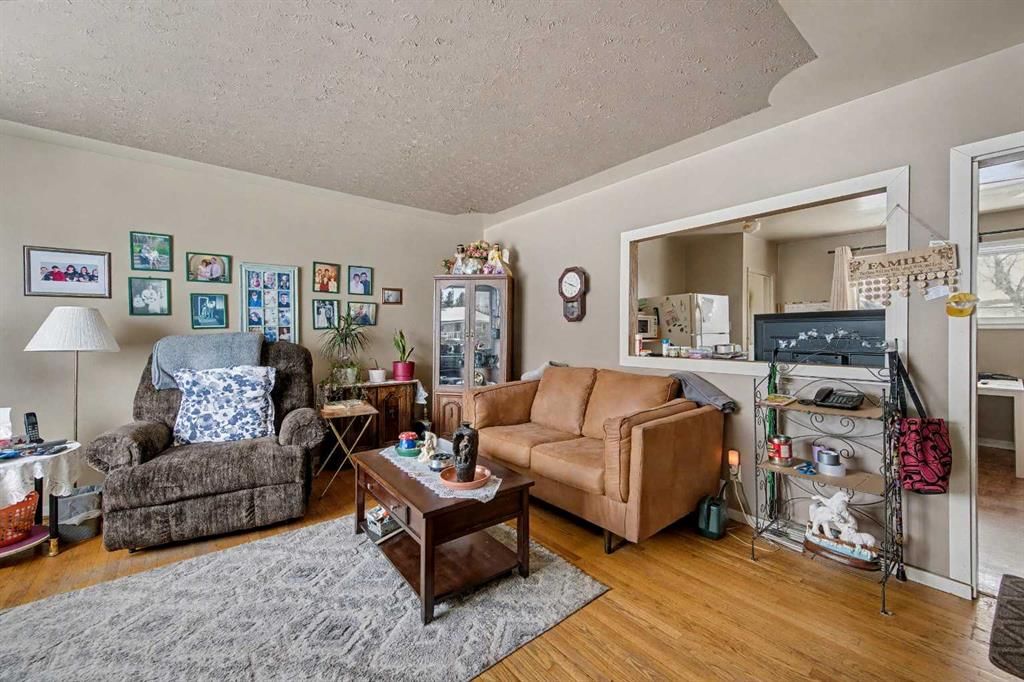 2428 46 Street SE, Calgary — photo 4 of 32