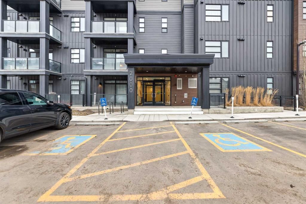 2305, 55 Lucas Way NW, Calgary — photo 3 of 28