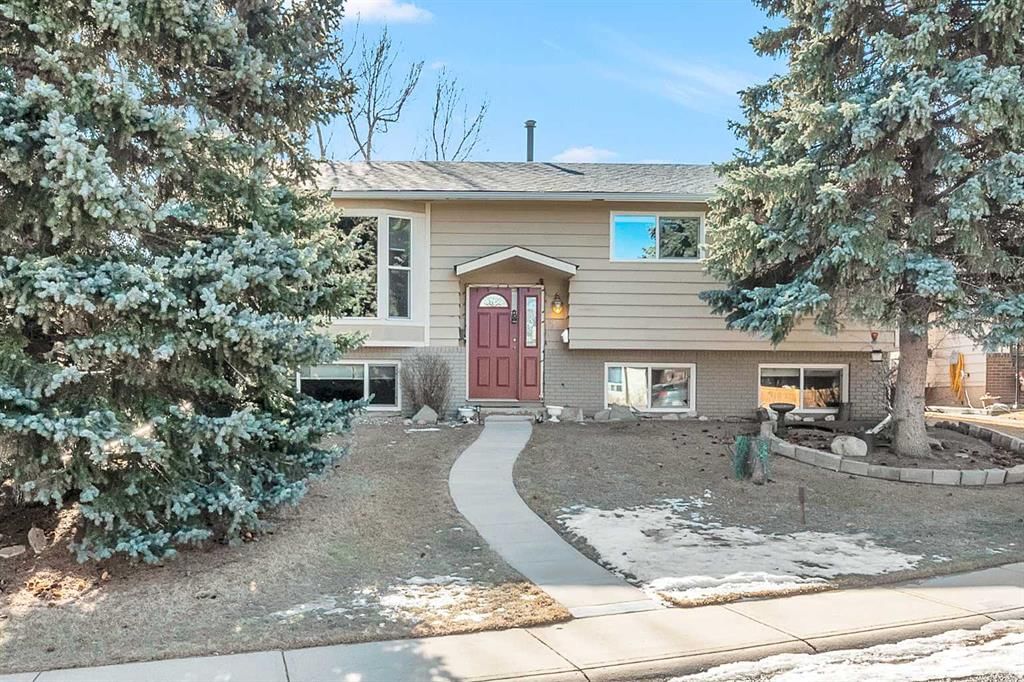 51 Bermondsey Place NW, Calgary — photo 3 of 49
