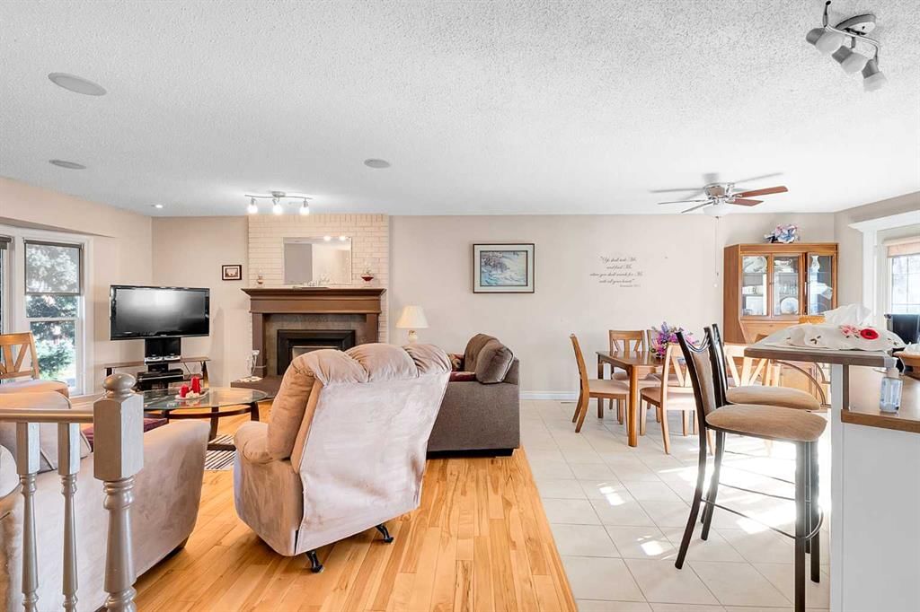 51 Bermondsey Place NW, Calgary — photo 5 of 49