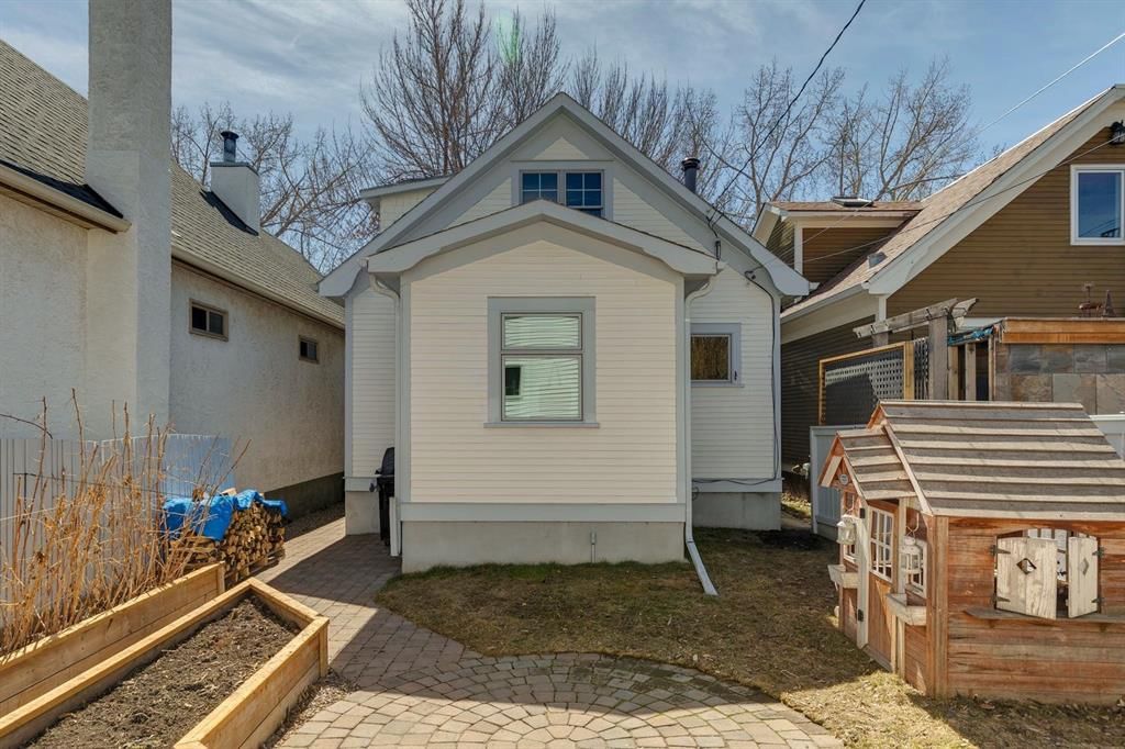 2230 22 Avenue SW, Calgary — photo 4 of 47
