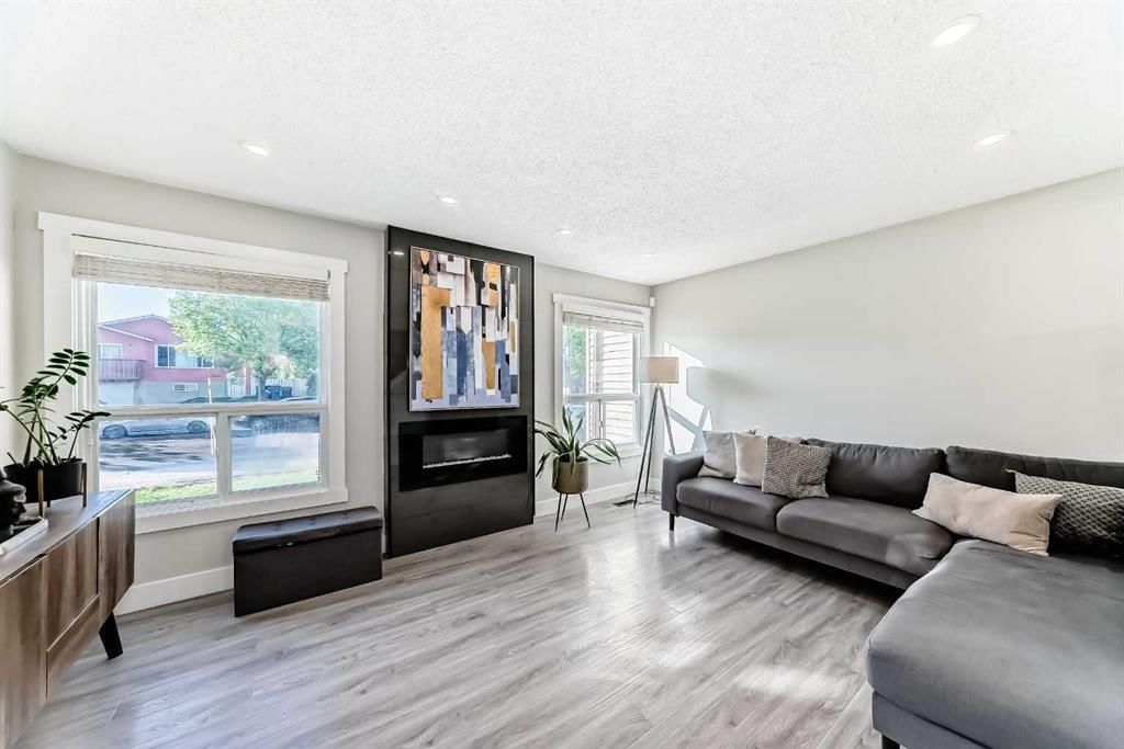 3920 44 Avenue NE, Calgary — photo 4 of 22