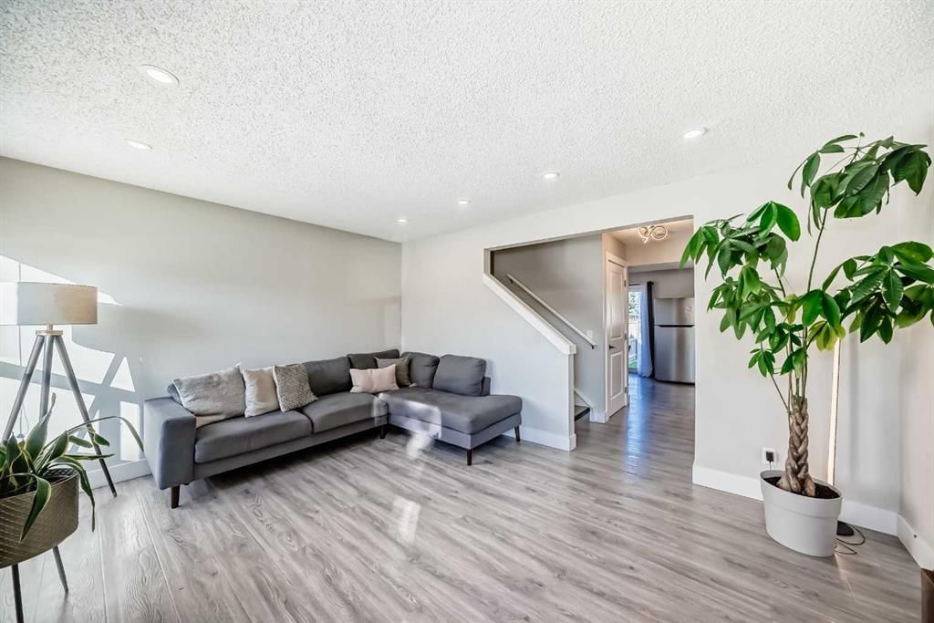 3920 44 Avenue NE, Calgary — photo 5 of 22