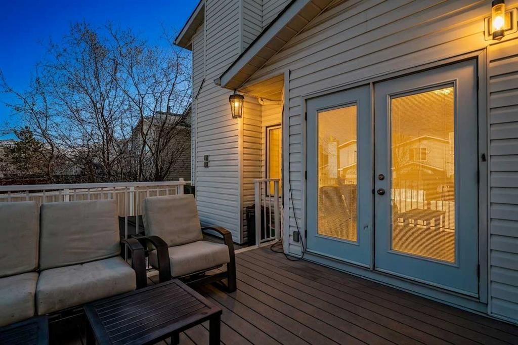 81 Riverwood Crescent SE, Calgary — photo 3 of 50