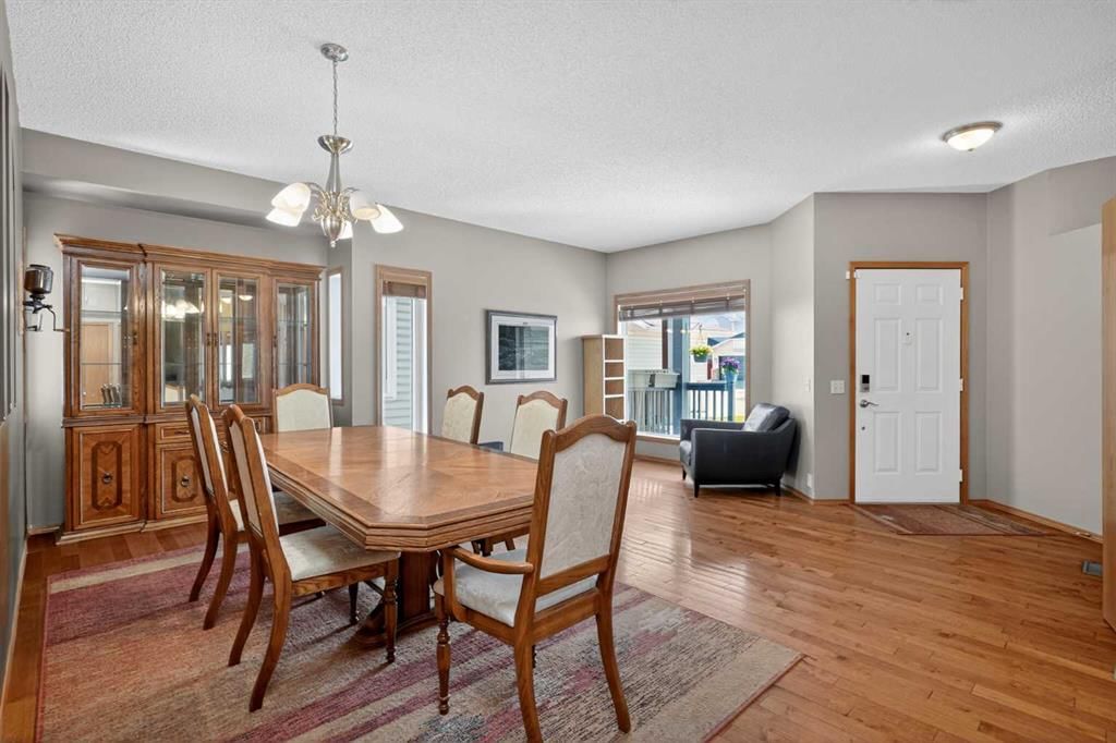 81 Riverwood Crescent SE, Calgary — photo 5 of 50