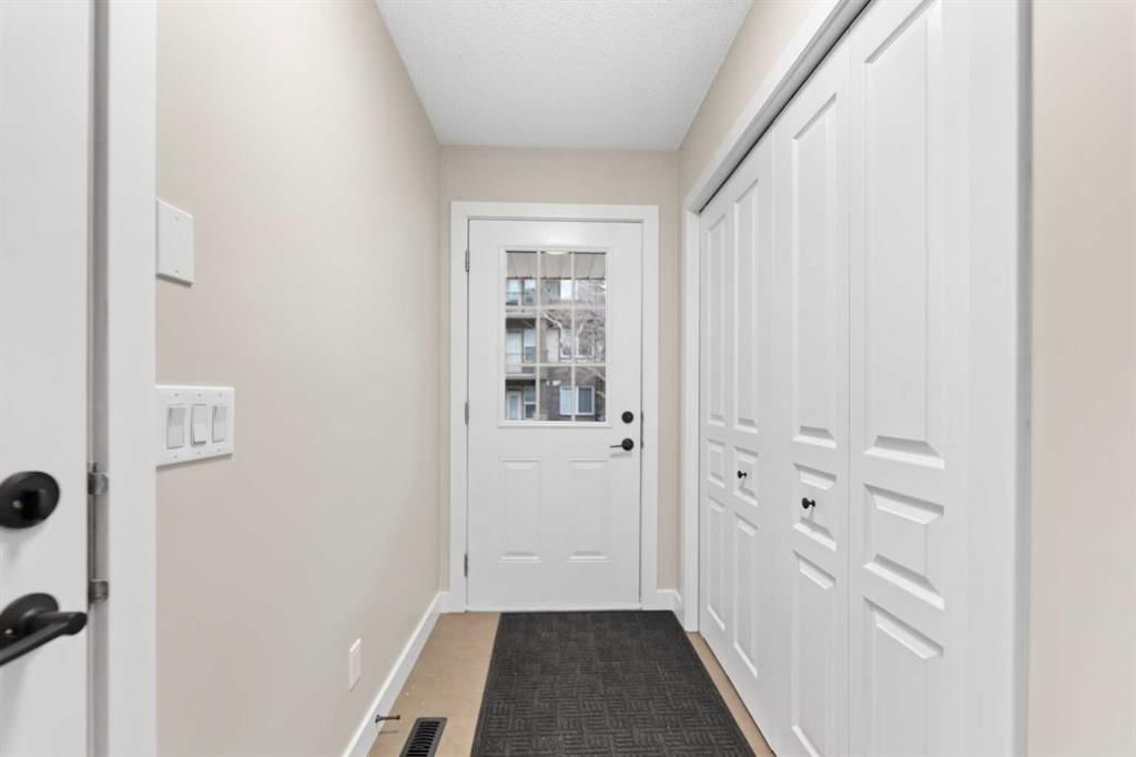 53 Panatella Road NW, Calgary — photo 3 of 38