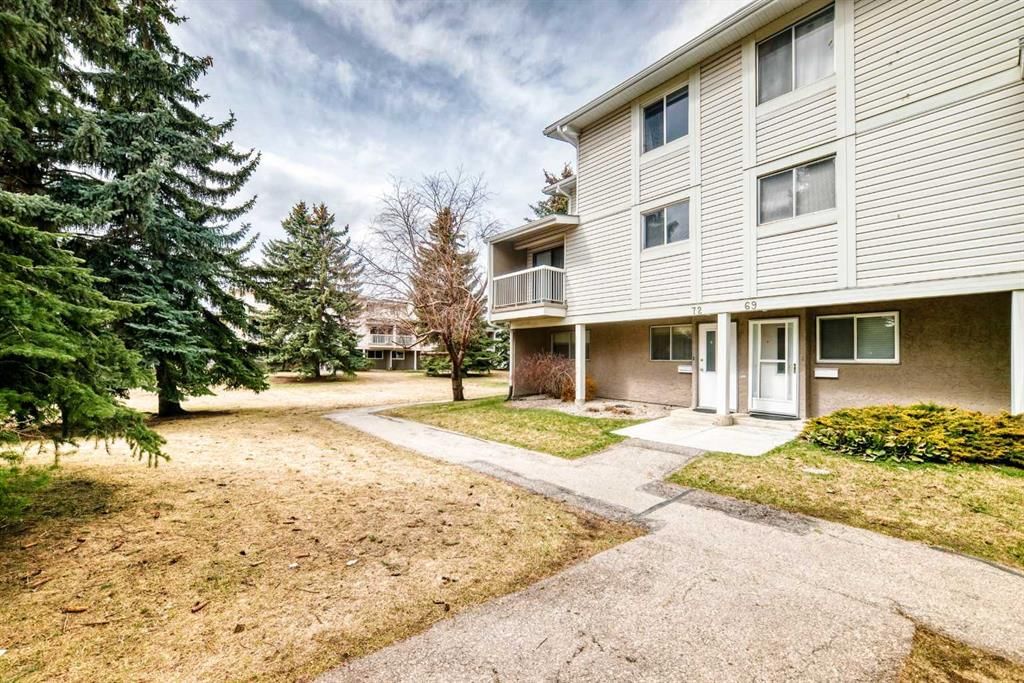 72, 3015 51 Street SW, Calgary — photo 3 of 50