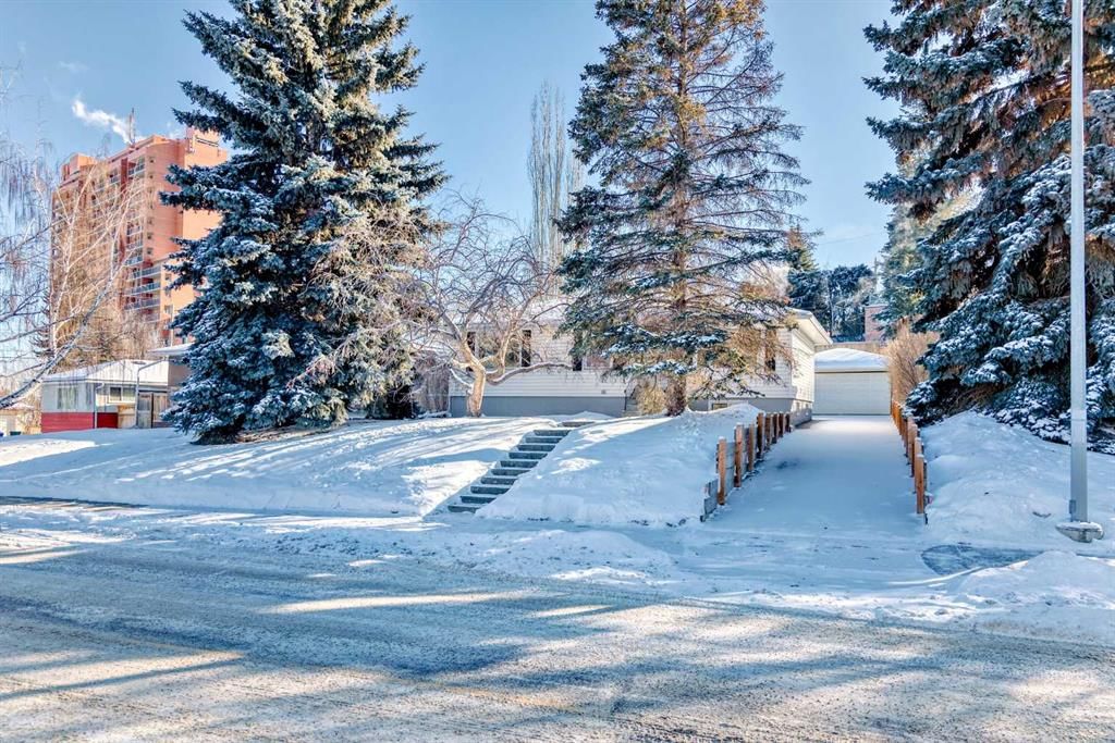 319 45 Avenue SW, Calgary — photo 2 of 26