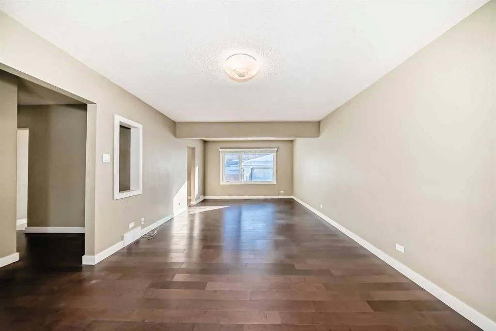 319 45 Avenue SW, Calgary — photo 4 of 26