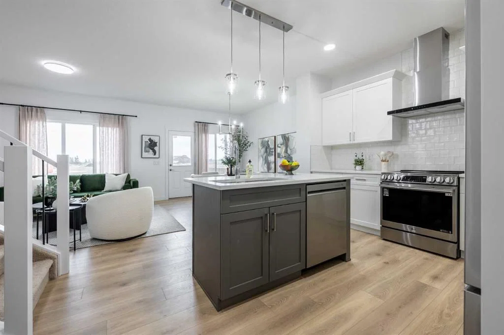 385 Sora Park SE, Calgary — photo 3 of 27
