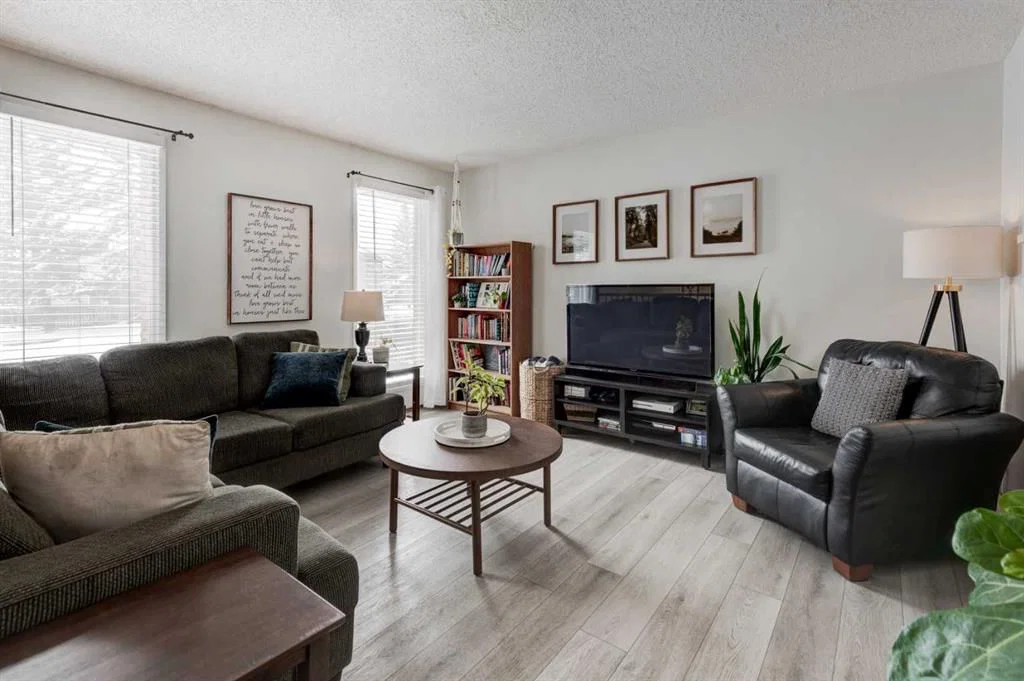 1204 Ranchlands Boulevard NW, Calgary — photo 2 of 36