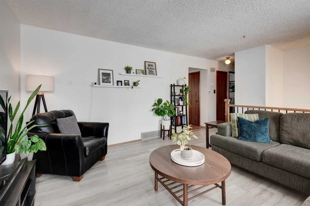1204 Ranchlands Boulevard NW, Calgary — photo 3 of 36