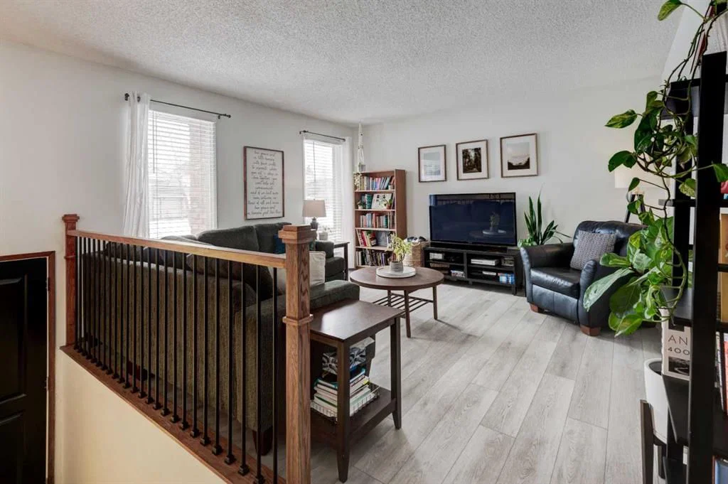 1204 Ranchlands Boulevard NW, Calgary — photo 5 of 36