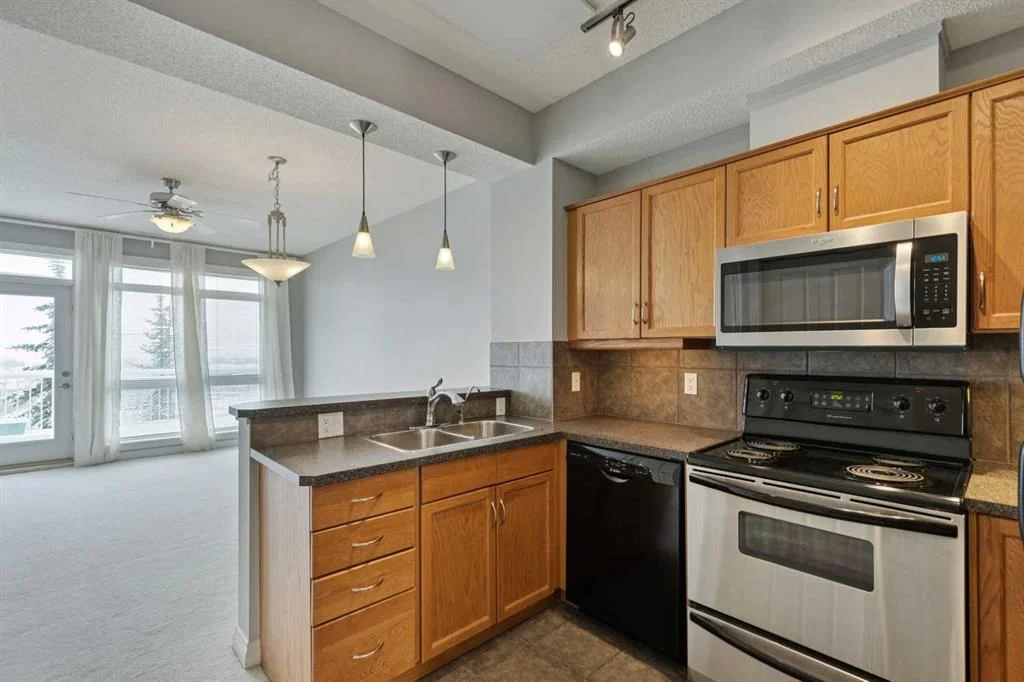 14, 133 Rockyledge View NW, Calgary — main listing photo