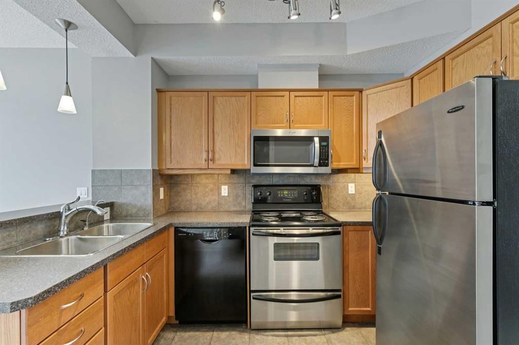 14, 133 Rockyledge View NW, Calgary — photo 2 of 26