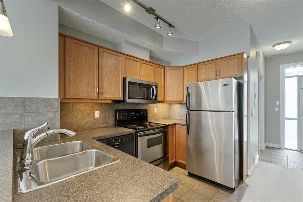 14, 133 Rockyledge View NW, Calgary — photo 3 of 26